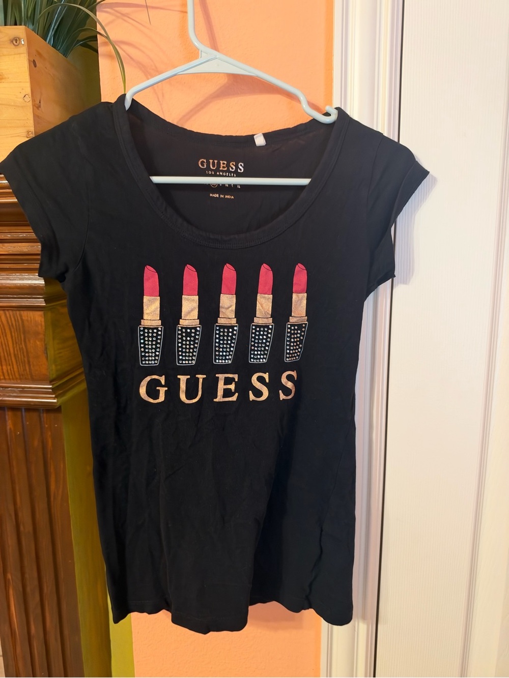 GUESS Black Short-Sleeve Tee with Pink Lipstick Graphic